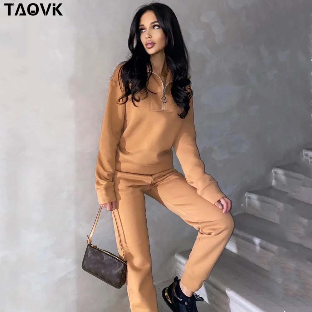 Женские спортивные костюмы из двух предметов TAOVK, однотонные свитшоты на молнии и штаны, Теплые повседневные Костюмы
Женские спортивные костюмы из двух предметов TAOVK, однотонные свитшоты на молнии и штаны, Теплые повседневные Костюмы