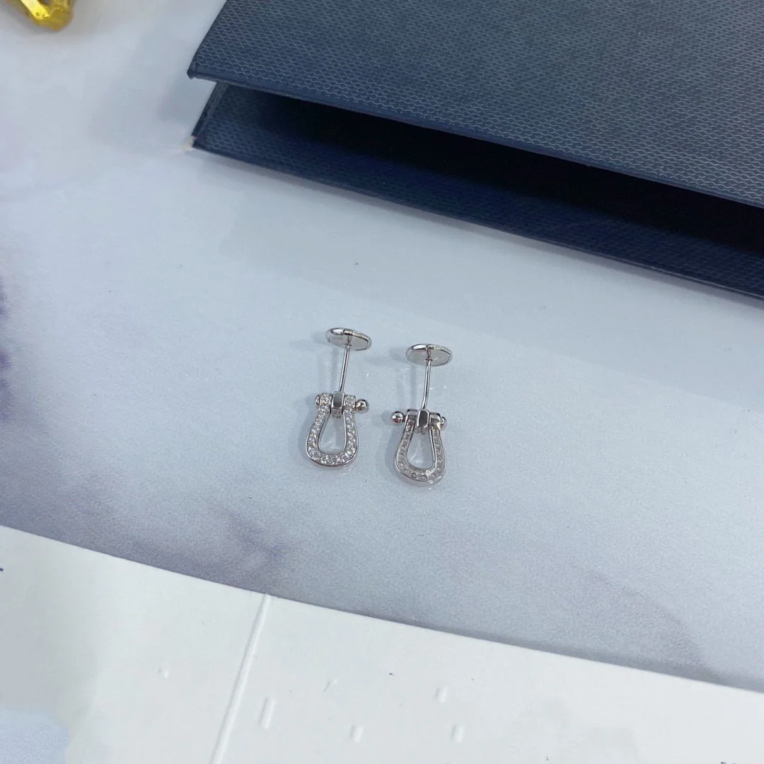 925 Sterling Silver Horseshoe Button Earrings Cute Fashion Famous Brand For Mother Women Fine Jewelry Wholesale Fred Earrings
925 Sterling Silver Horseshoe Button Earrings Cute Fashion Famous Brand For Mother Women Fine Jewelry Wholesale Fred Earrings