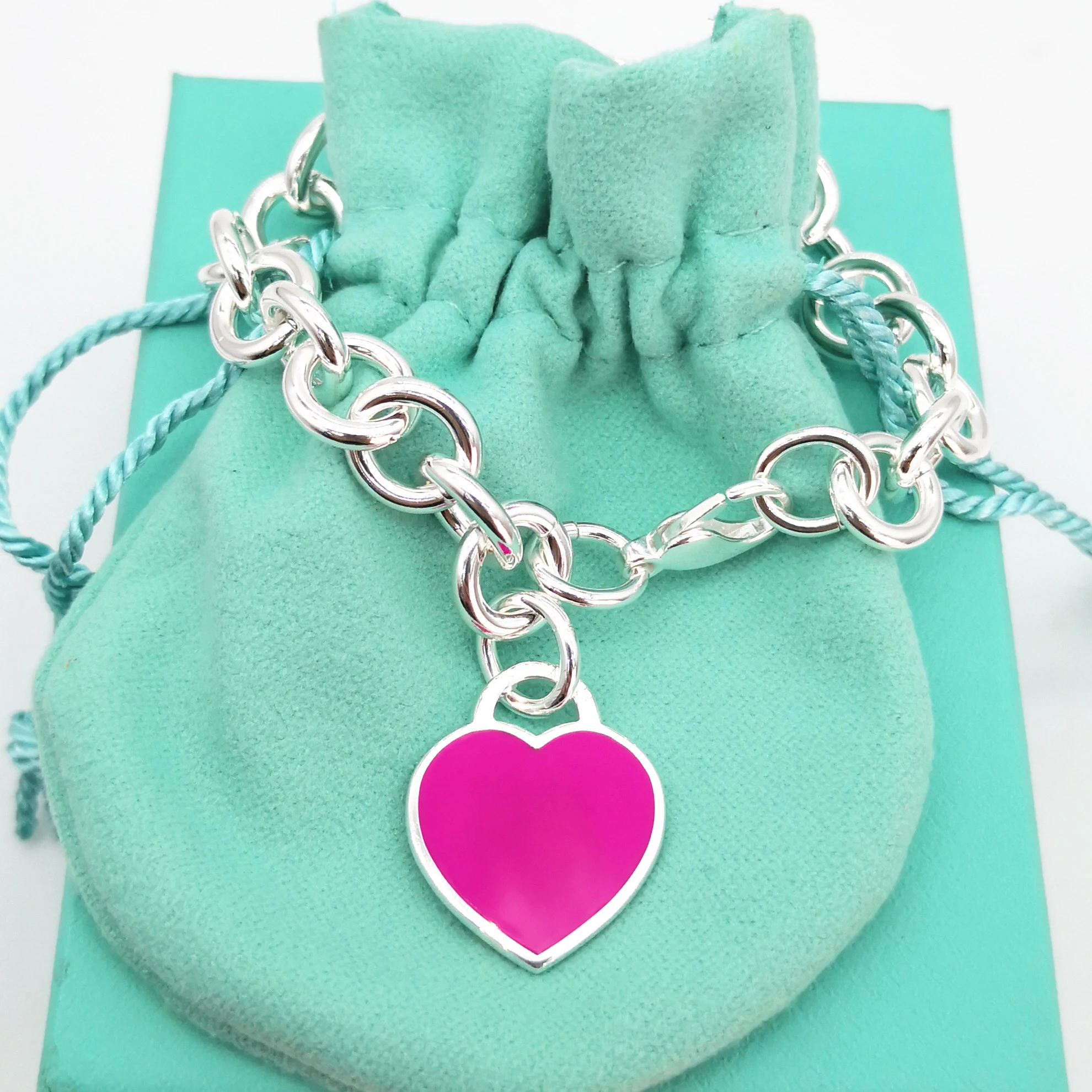 New ladies S925 sterling silver classic fuchsia heart-shaped enamel silver bracelet couple jewelry jewelry holiday gift
New ladies S925 sterling silver classic fuchsia heart-shaped enamel silver bracelet couple jewelry jewelry holiday gift