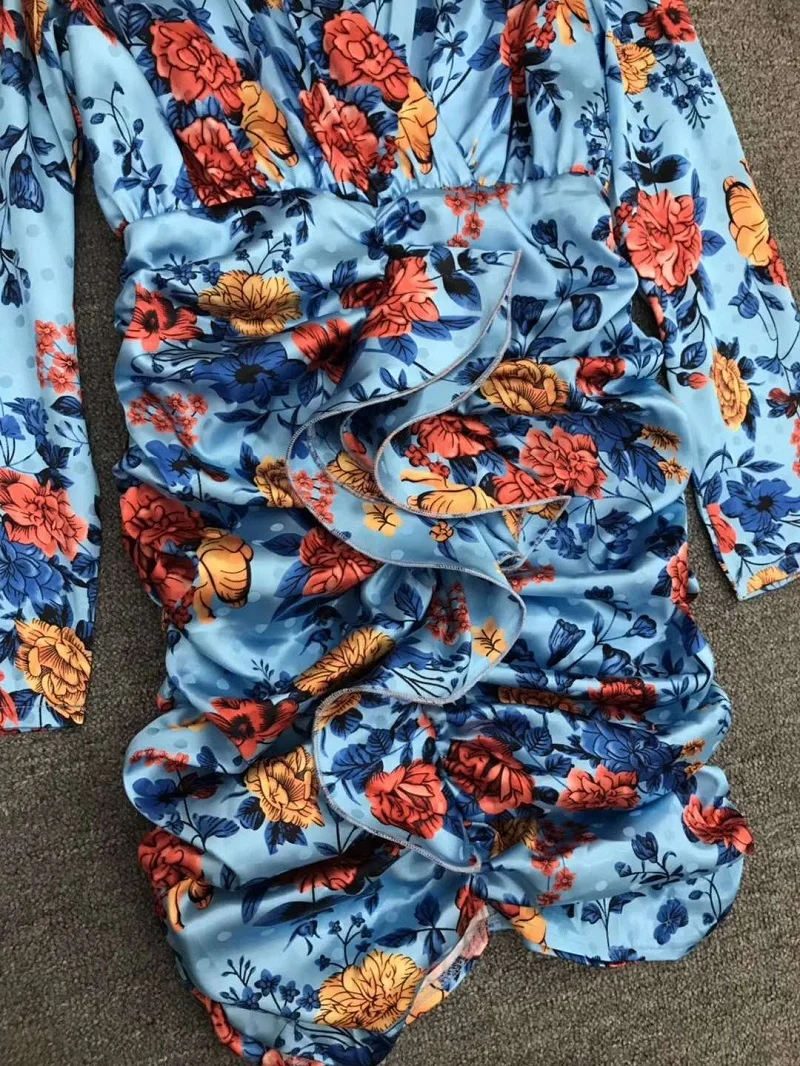 Fashion Autumn Newest Dress 2021 High Quality Women V-Neck Beautiful Floral Print Long Sleeve Pleated Sexy Blue Dress Above Knee
Fashion Autumn Newest Dress 2021 High Quality Women V-Neck Beautiful Floral Print Long Sleeve Pleated Sexy Blue Dress Above Knee