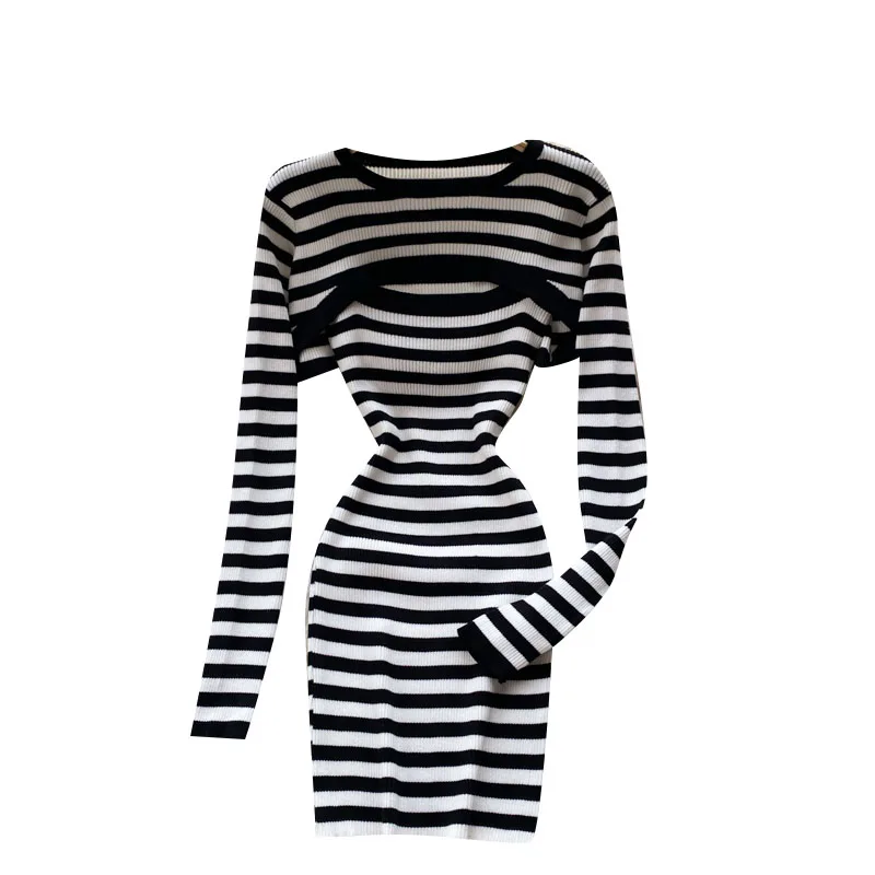 Autumn Knit Suit Female Hollow Striped Short Dress Fashion Sexy Knitted Slim Suspender Dress Two-Piece Suit
Autumn Knit Suit Female Hollow Striped Short Dress Fashion Sexy Knitted Slim Suspender Dress Two-Piece Suit