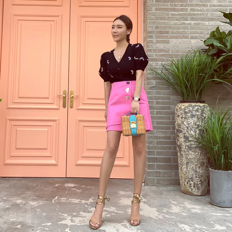 Summer Autumn Knitted Sweates Women Tops Beading Floral High Waist Slim Single Breasted V-neck Casual Pullover Outerwear TA3852
Summer Autumn Knitted Sweates Women Tops Beading Floral High Waist Slim Single Breasted V-neck Casual Pullover Outerwear TA3852