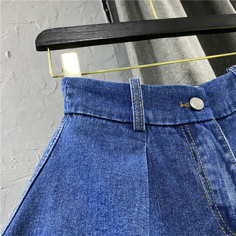 2021 New Summer Women's Dark Blue Short Jean Wide Leg Pants Korean Fashion High Waist Fluorescent Green Curling Denim Shorts
2021 New Summer Women's Dark Blue Short Jean Wide Leg Pants Korean Fashion High Waist Fluorescent Green Curling Denim Shorts