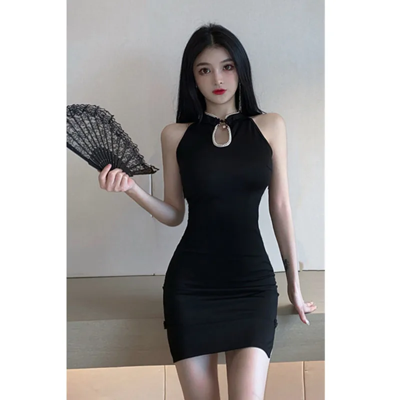 New Chinese style retro revamped sleeveless black pearl cheongsam pocket hip dress 2021
New Chinese style retro revamped sleeveless black pearl cheongsam pocket hip dress 2021