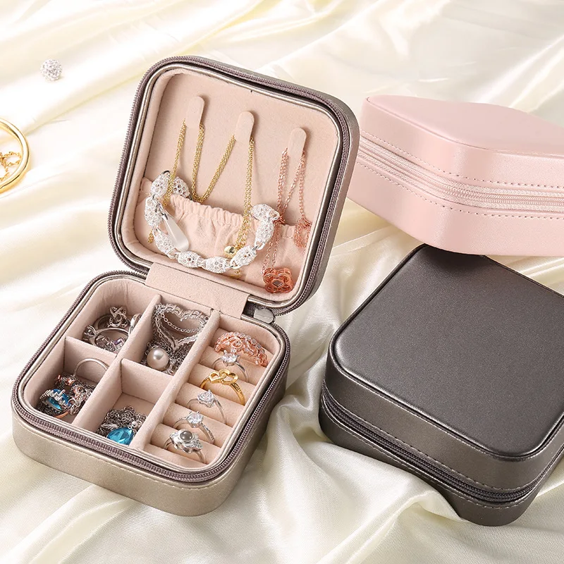 1Pcs European Style Portable Jewelry Storage Box Earrings Ring Jewlery Small Jewelry Box Zipper Ornament Bag Women Travel Case
1Pcs European Style Portable Jewelry Storage Box Earrings Ring Jewlery Small Jewelry Box Zipper Ornament Bag Women Travel Case