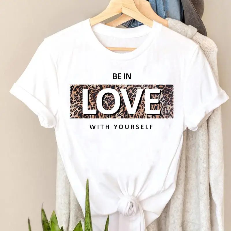 Футболка женская с леопардовым принтом и надписью Love
Футболка женская с леопардовым принтом и надписью Love