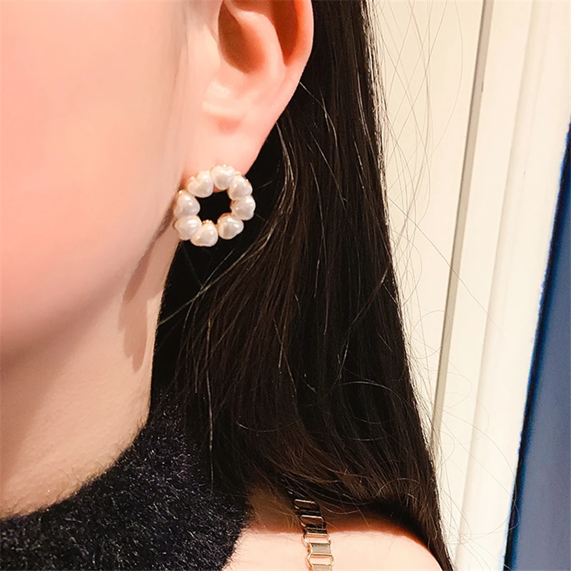 LATS New Heart Pearl Stud Earrings Simple All-match Love Earrings for Women Aretes De Mujer Modernos 2020 Fashion Jewelry
LATS New Heart Pearl Stud Earrings Simple All-match Love Earrings for Women Aretes De Mujer Modernos 2020 Fashion Jewelry