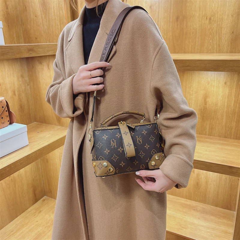 Bags For Women PU Leather Printed Letters Large Capacity Luxury Brand Square Women's Shoulder Messenger Bag Purses And Handbags
Bags For Women PU Leather Printed Letters Large Capacity Luxury Brand Square Women's Shoulder Messenger Bag Purses And Handbags