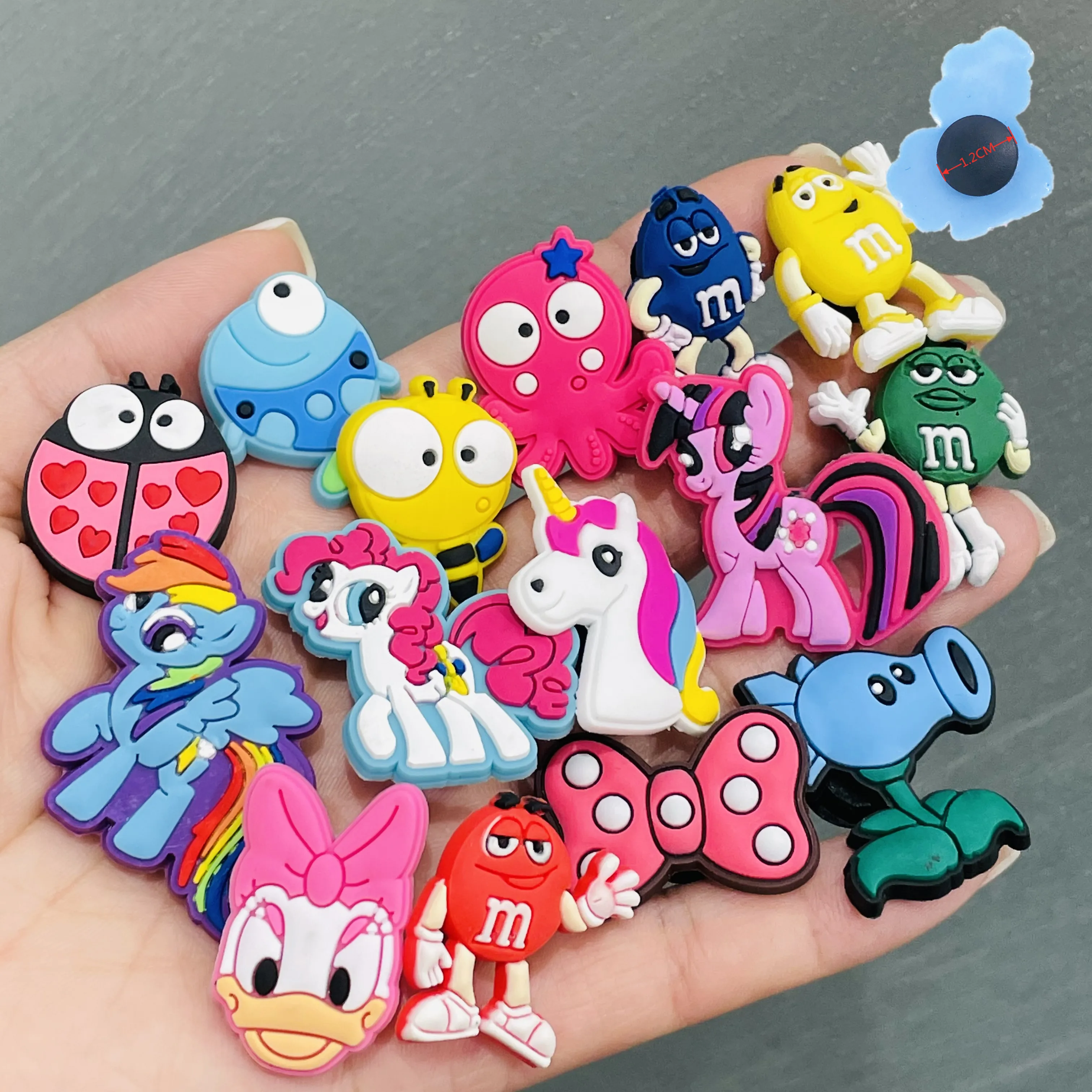 4PCS Octopus M&M Friend Animals Fish Unicorn Ponys Horse Shoe Charms Fit wristbands Shoe Decoration Buckle Kids Gift Croc Jibz
4PCS Octopus M&M Friend Animals Fish Unicorn Ponys Horse Shoe Charms Fit wristbands Shoe Decoration Buckle Kids Gift Croc Jibz