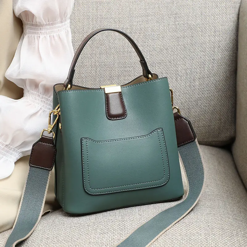 2021 New Women's Trendy Leather Bag Luxury Calfskin Bucket Bag High Quality Genuine Leather Women Crossbody Shoulder Handbag
2021 New Women's Trendy Leather Bag Luxury Calfskin Bucket Bag High Quality Genuine Leather Women Crossbody Shoulder Handbag