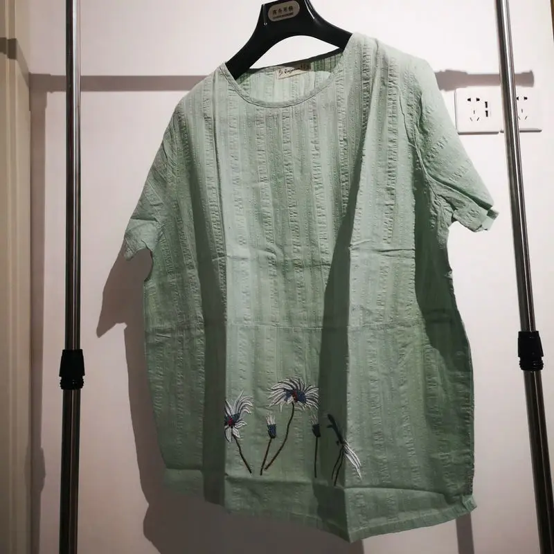 Summer Wpmen Green Cotton Linen Blouses Oriental Embroidery Short Sleeve Round Collar Loose Fitting Cozy Top Female Clothes
Summer Wpmen Green Cotton Linen Blouses Oriental Embroidery Short Sleeve Round Collar Loose Fitting Cozy Top Female Clothes