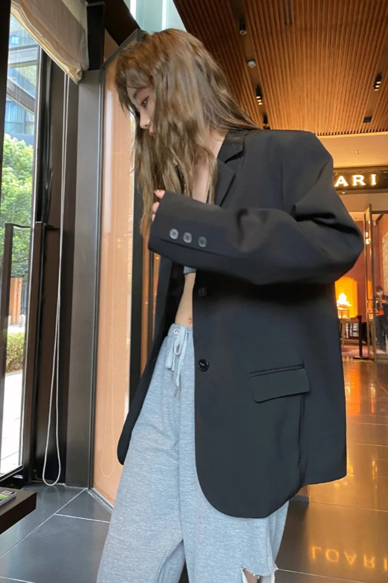 2021 Womens Korean Design Sense Button Outwear With Pockets Spring Autumn New Casual Single-breasted Notched Black Loose Blazer
2021 Womens Korean Design Sense Button Outwear With Pockets Spring Autumn New Casual Single-breasted Notched Black Loose Blazer