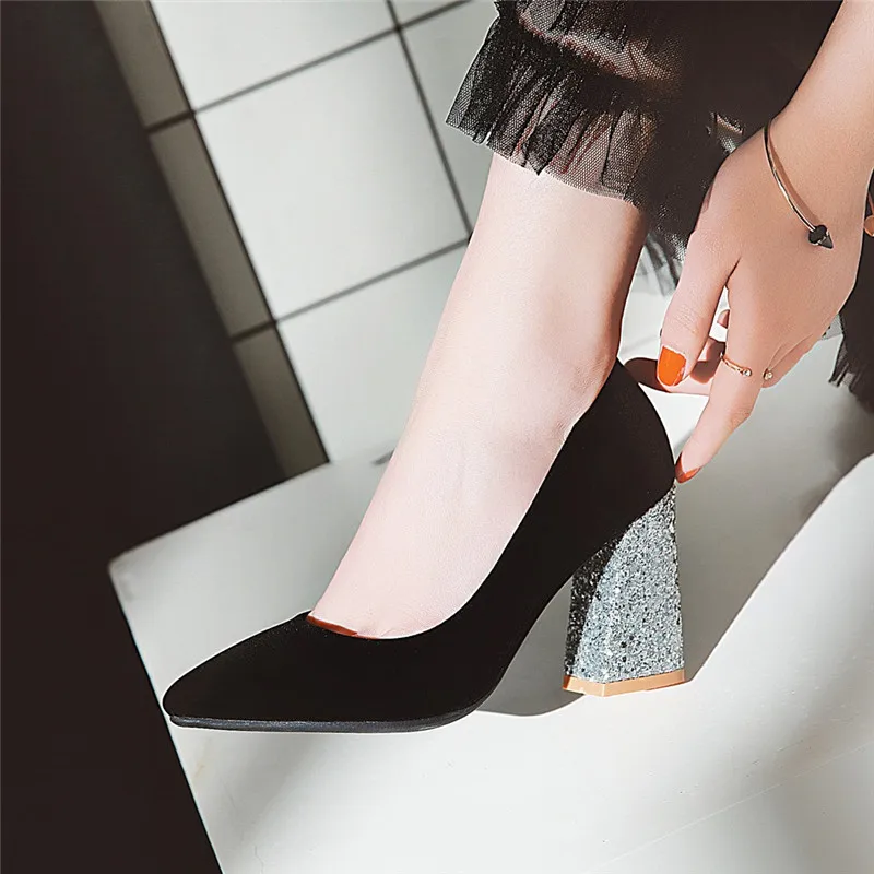 MoonMeek 2020 big size 33-45 high heels shoes woman thick high heels pointed toe ladies party shoes summer women pumps
MoonMeek 2020 big size 33-45 high heels shoes woman thick high heels pointed toe ladies party shoes summer women pumps