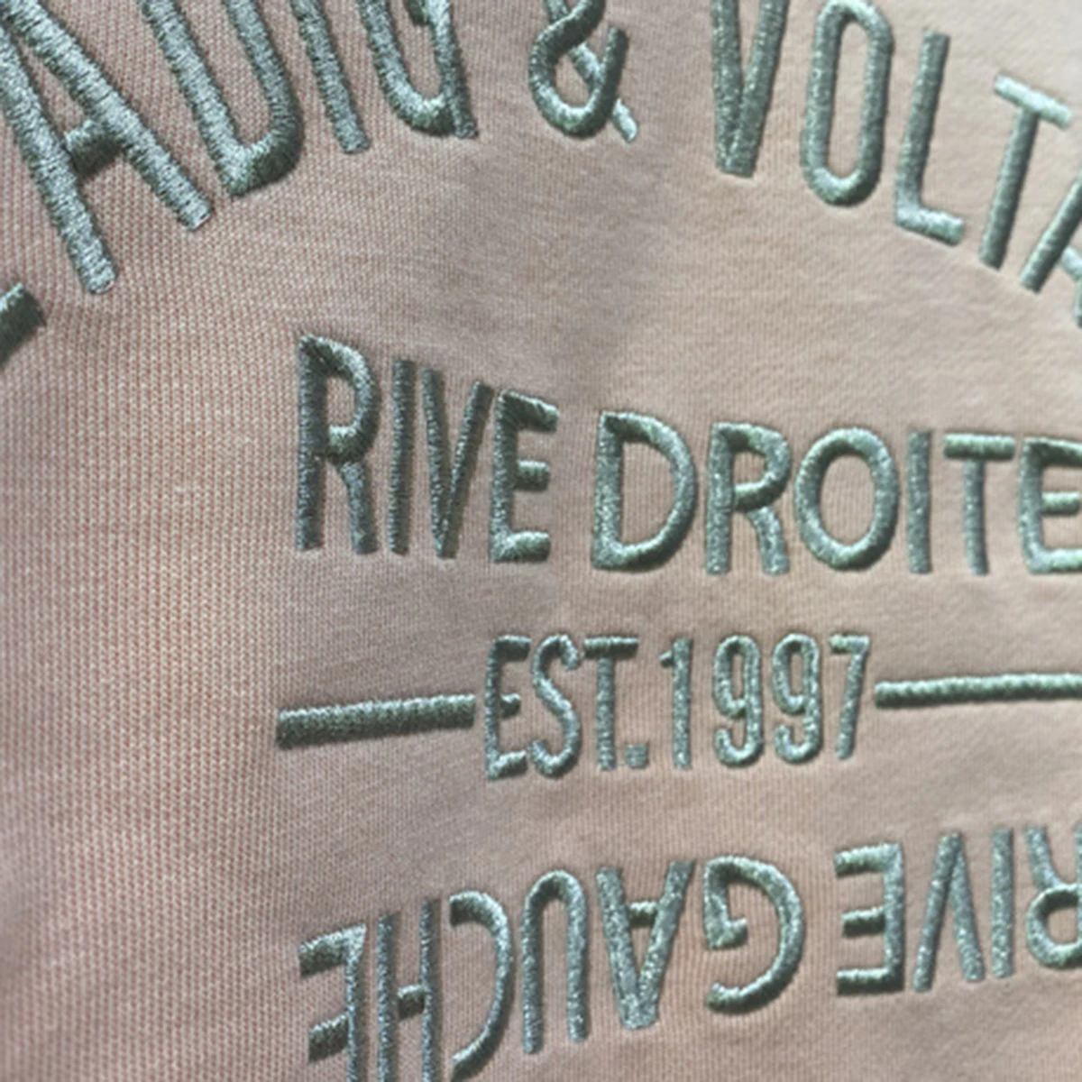 Letter Embroidery Sweatshirt Woman Long Sleeve Round Neck Cotton Cozy Pullovers Female Casual Vintage Classic Hoodies Tops 2021 
Letter Embroidery Sweatshirt Woman Long Sleeve Round Neck Cotton Cozy Pullovers Female Casual Vintage Classic Hoodies Tops 2021