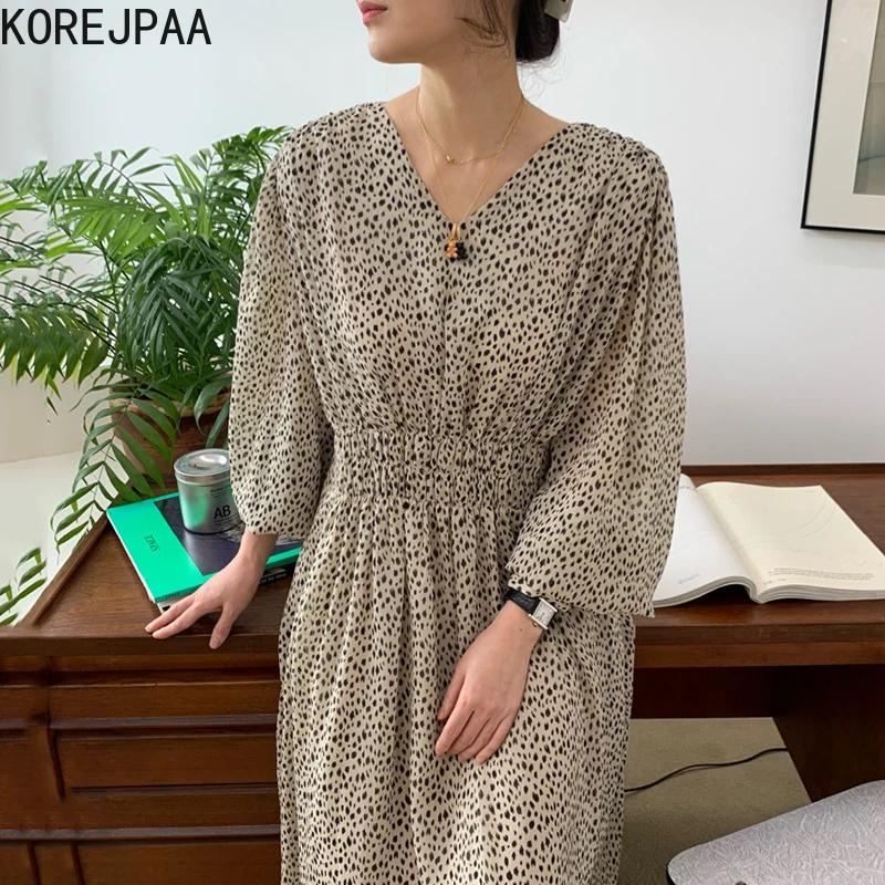 Korejpaa French V-neck Floral Print Dress Women Autumn Retro Lantern Sleeve High Waist Loose Casual Dresses Female Elegant New
Korejpaa French V-neck Floral Print Dress Women Autumn Retro Lantern Sleeve High Waist Loose Casual Dresses Female Elegant New