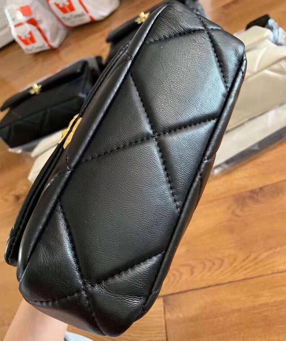 2021 spring new designer brand 100% leather cowhide diagonal one-shoulder chain bag
2021 spring new designer brand 100% leather cowhide diagonal one-shoulder chain bag