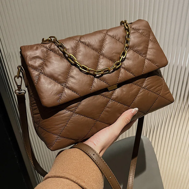 High-quality Ladies Large-capacity ShoulderBag2021Autumn and Winter New Fashion Female Bag Retro Rhombus Chain Bag Messenger Bag
High-quality Ladies Large-capacity ShoulderBag2021Autumn and Winter New Fashion Female Bag Retro Rhombus Chain Bag Messenger Bag