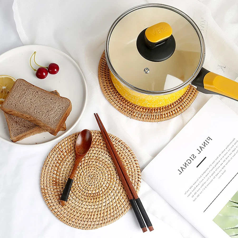 1PCS Round Natural Rattan Coasters Bowl Pad Handmade Insulation Placemats Table Padding Cup Mats Kitchen Decoration Accessories
1PCS Round Natural Rattan Coasters Bowl Pad Handmade Insulation Placemats Table Padding Cup Mats Kitchen Decoration Accessories