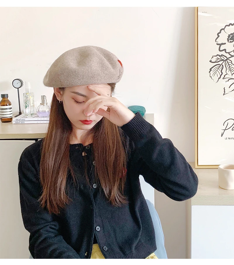 Heart and Saturn Embroidery 100% Wool Warm Beret Women Hat for Autumn and Winter
Heart and Saturn Embroidery 100% Wool Warm Beret Women Hat for Autumn and Winter
