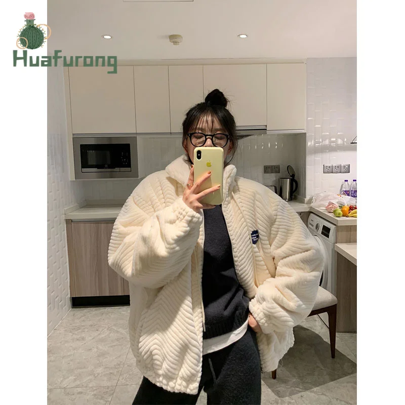 Faux Rabbit Fur Thickened Plush Fleece Fried Street Coat Women Fall/winter 2021 White Lamb Fur Short Coat Female
Faux Rabbit Fur Thickened Plush Fleece Fried Street Coat Women Fall/winter 2021 White Lamb Fur Short Coat Female