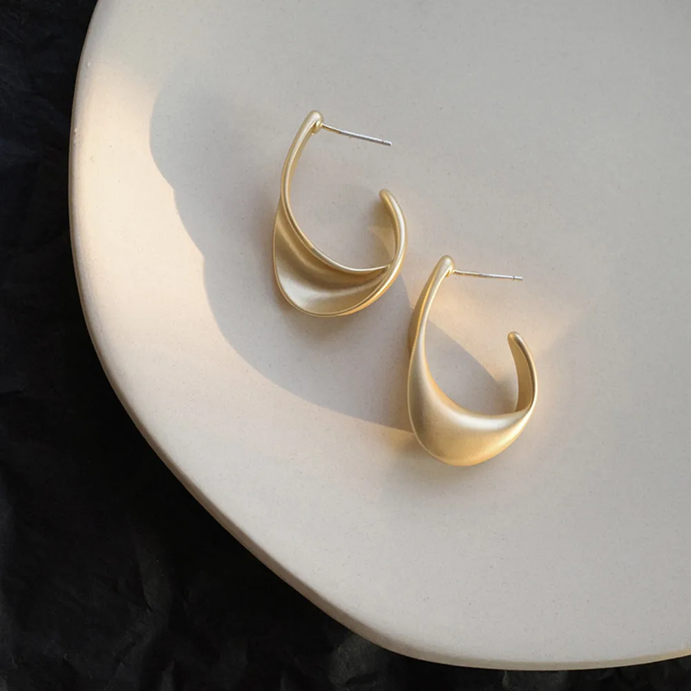 Needle 2020 new vintage scrub earrings do old texture beautiful female fashion earrings
Needle 2020 new vintage scrub earrings do old texture beautiful female fashion earrings
