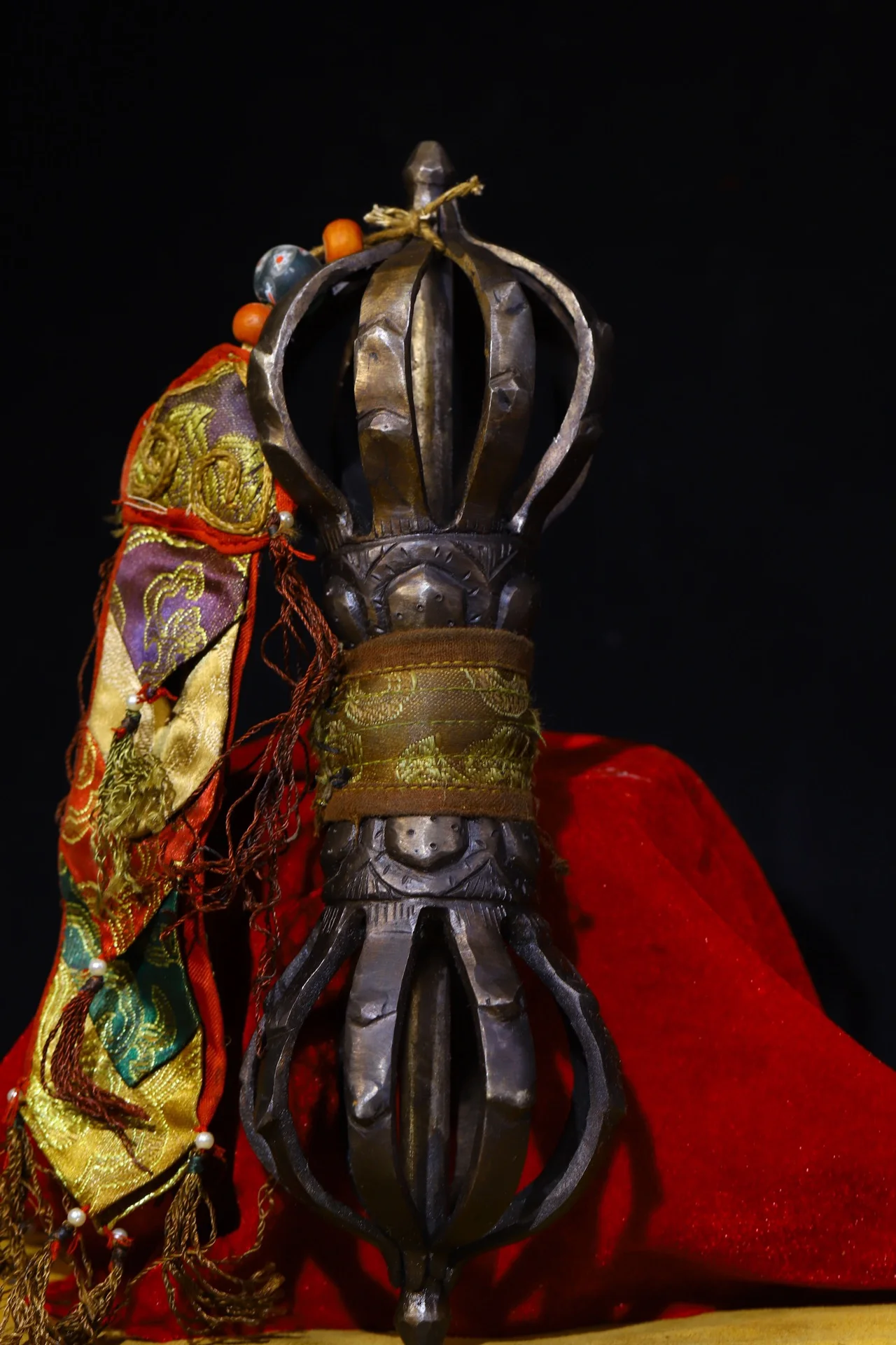Тибетский храм, старые трусики, молитвенные флаги Dharma, дорье Ваджра фурпа, городской дом, экзорцизм, защита от злых духов
Тибетский храм, старые трусики, молитвенные флаги Dharma, дорье Ваджра фурпа, городской дом, экзорцизм, защита от злых духов