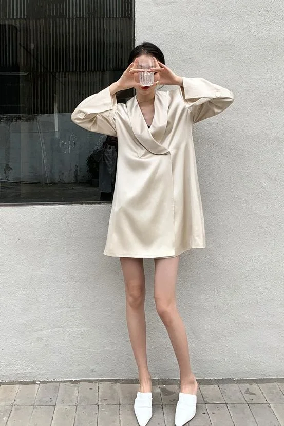 2021 summer new style beige autumn haute couture satin acetate double-breasted suit jacket women
2021 summer new style beige autumn haute couture satin acetate double-breasted suit jacket women