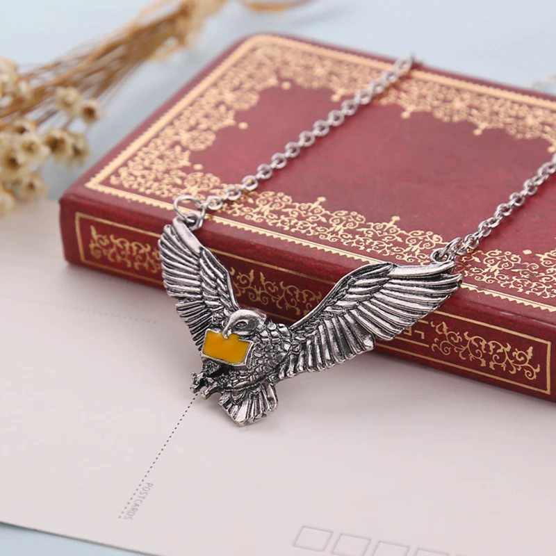 Moive HP Hogwarts Ravenclaw Hyde Dove Necklaces Pendants Postman Messenger Owl Pigeons Necklace
Moive HP Hogwarts Ravenclaw Hyde Dove Necklaces Pendants Postman Messenger Owl Pigeons Necklace