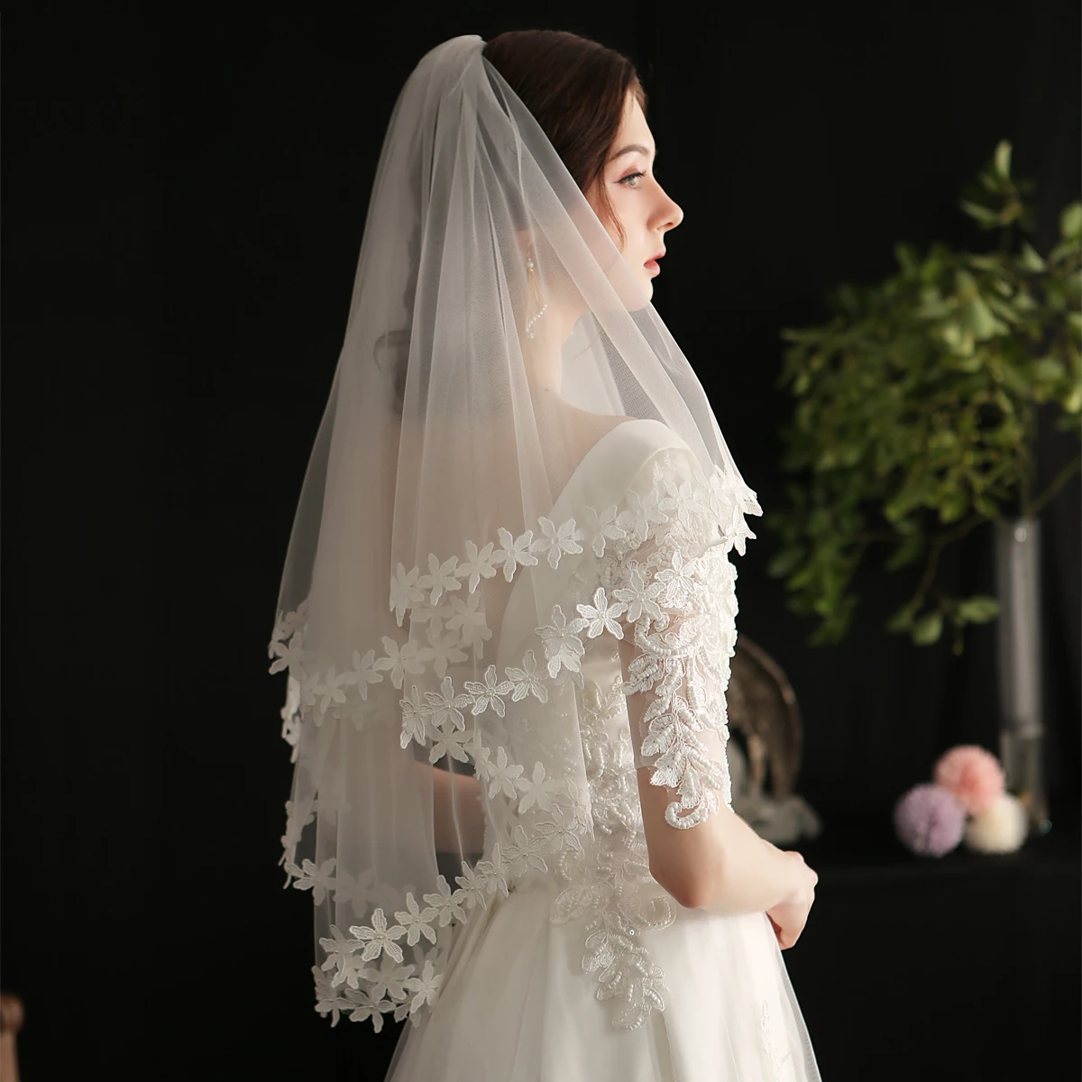 

Headdress Bridal Veils Pearls Bride Wedding Veil White 2T Elbow Flower Lace+Comb Two Layers Elbow Length Veil Applique Edge