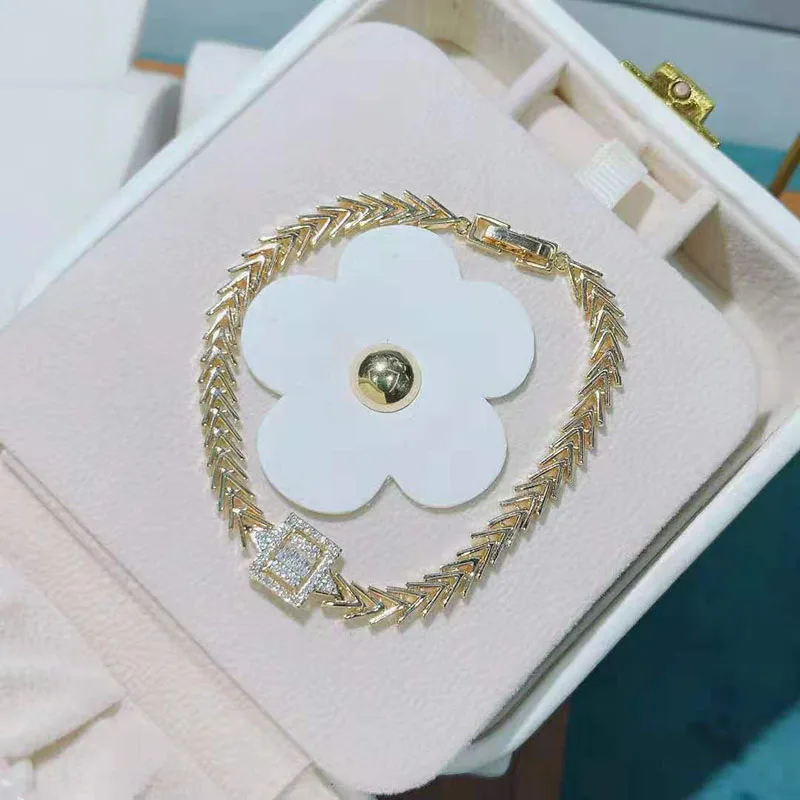 Funmode Gold Color Clear Cubic Zircon Baguette Bracelets For Women bijoux femme pulseras mujer Wholesale FB148
Funmode Gold Color Clear Cubic Zircon Baguette Bracelets For Women bijoux femme pulseras mujer Wholesale FB148