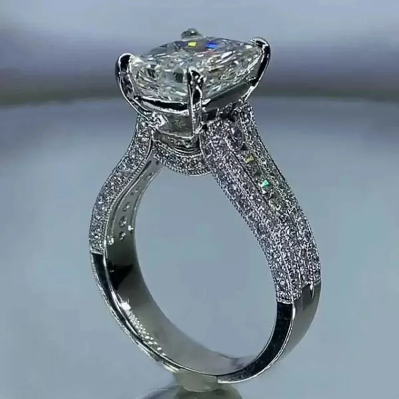 Huitan Bling Bling Engagement Rings for Women AAA Cubic Zirconia Dazzling Crystal Ring Wedding Party Fashion Luxury Lady Jewelry
Huitan Bling Bling Engagement Rings for Women AAA Cubic Zirconia Dazzling Crystal Ring Wedding Party Fashion Luxury Lady Jewelry