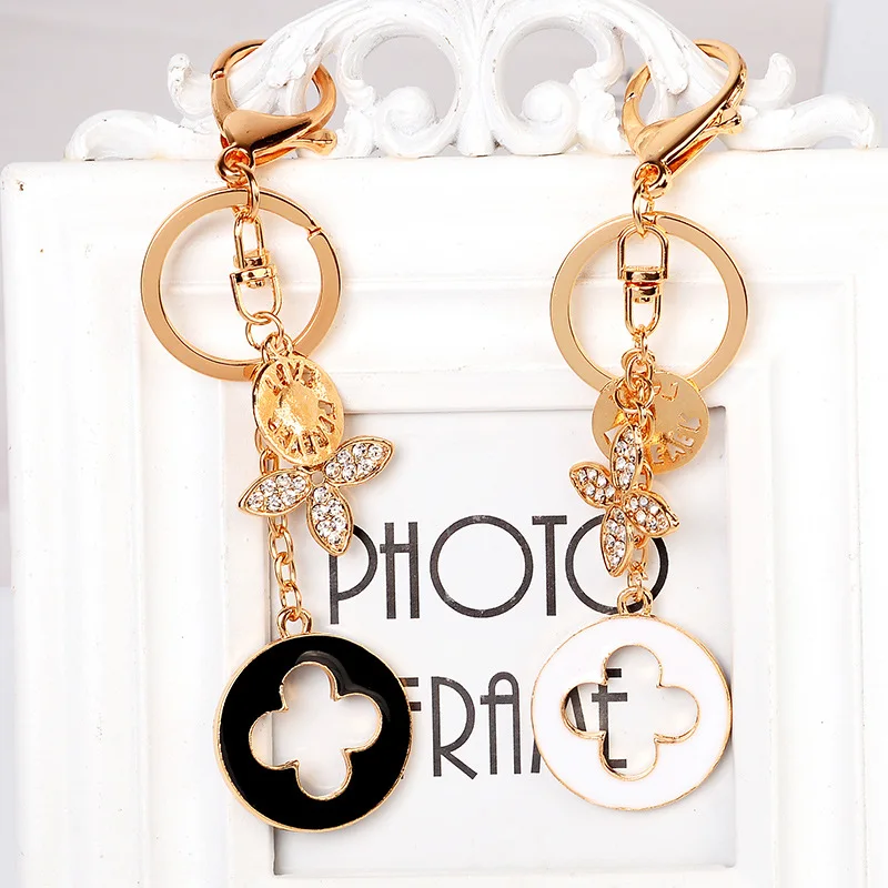 Diamond Drop Oil Crystal Four-Leaf Flowers Couple Keychain Chain Metal Pendant Female Bag Accessories Small Gifts
Diamond Drop Oil Crystal Four-Leaf Flowers Couple Keychain Chain Metal Pendant Female Bag Accessories Small Gifts