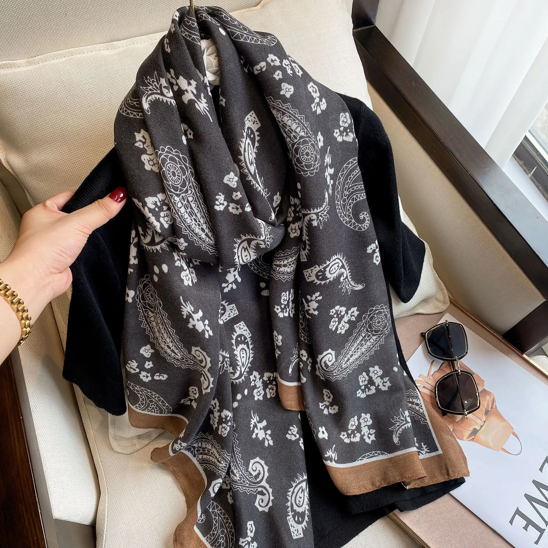 Женский шарф из 2022 хлопка, женский платок, бандана, шарфы, шали, мягкая Пашмина, искусственная кожа, роскошный бренд 
Женский шарф из 2022 хлопка, женский платок, бандана, шарфы, шали, мягкая Пашмина, искусственная кожа, роскошный бренд