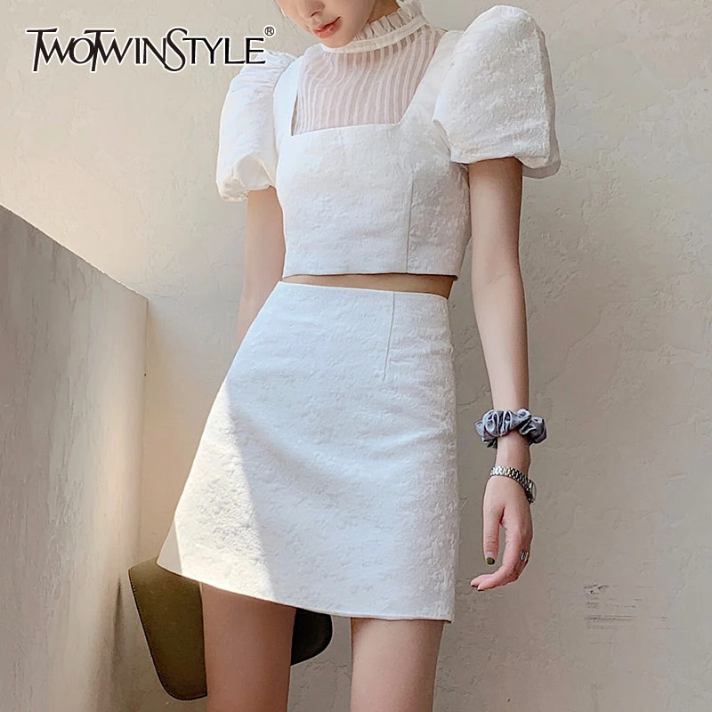 TWOTWINSTYLE Elegant Women Two Piece Set Turtleneck Puff Short Sleeve Short Top High Waist Mini Skirt Patchwork Suit Female Tide
TWOTWINSTYLE Elegant Women Two Piece Set Turtleneck Puff Short Sleeve Short Top High Waist Mini Skirt Patchwork Suit Female Tide