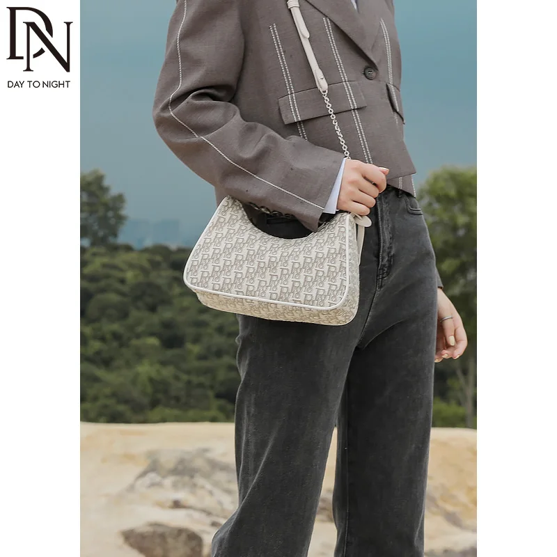 DN Vintage Shoulder Bags for Women's Underarm Handbags 2021 Trend Small Jacquard Baguette Ladies Classic New Crossbody Purse
DN Vintage Shoulder Bags for Women's Underarm Handbags 2021 Trend Small Jacquard Baguette Ladies Classic New Crossbody Purse