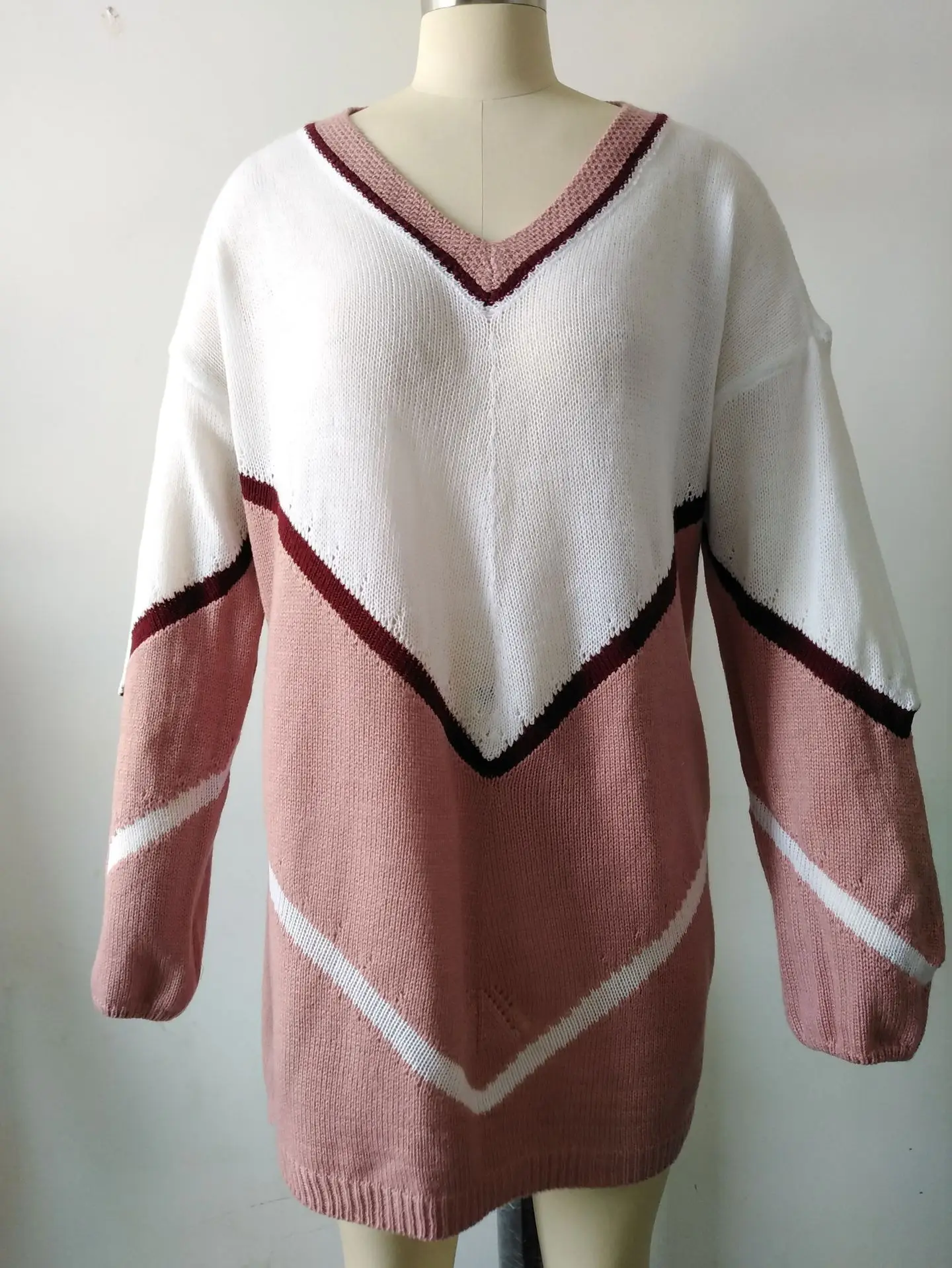 Mandylandy Autumn Winter Fashion V-neck Loose Knitted Sweater Women's Casual Long Sleeve Geometric Stitching Sweater
Mandylandy Autumn Winter Fashion V-neck Loose Knitted Sweater Women's Casual Long Sleeve Geometric Stitching Sweater