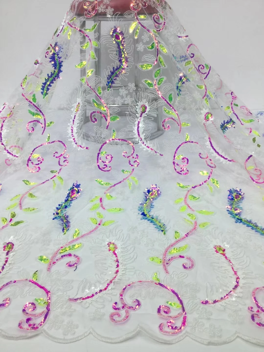 New 2021 African Sequence lace fabric Colorful Mesh fabric French Net lace fabric with Sequins Tulle fabric lace Party
New 2021 African Sequence lace fabric Colorful Mesh fabric French Net lace fabric with Sequins Tulle fabric lace Party