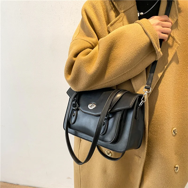 High-quality Ladies Handbags 2020 Autumn and Winter New Messenger Bag Retro Shoulder Bag Big Bag Wild Messenger Small Square Bag
High-quality Ladies Handbags 2020 Autumn and Winter New Messenger Bag Retro Shoulder Bag Big Bag Wild Messenger Small Square Bag