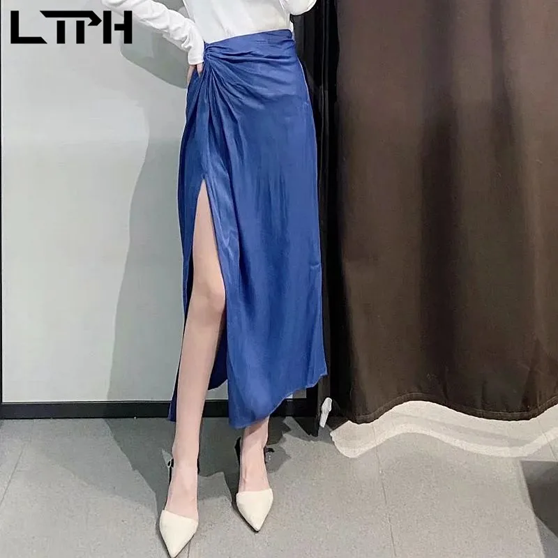 LTPH French elegant midi satin skirt women high waist kink side split luxury texture mid-length elegant skirts 2021 summer new
LTPH French elegant midi satin skirt women high waist kink side split luxury texture mid-length elegant skirts 2021 summer new