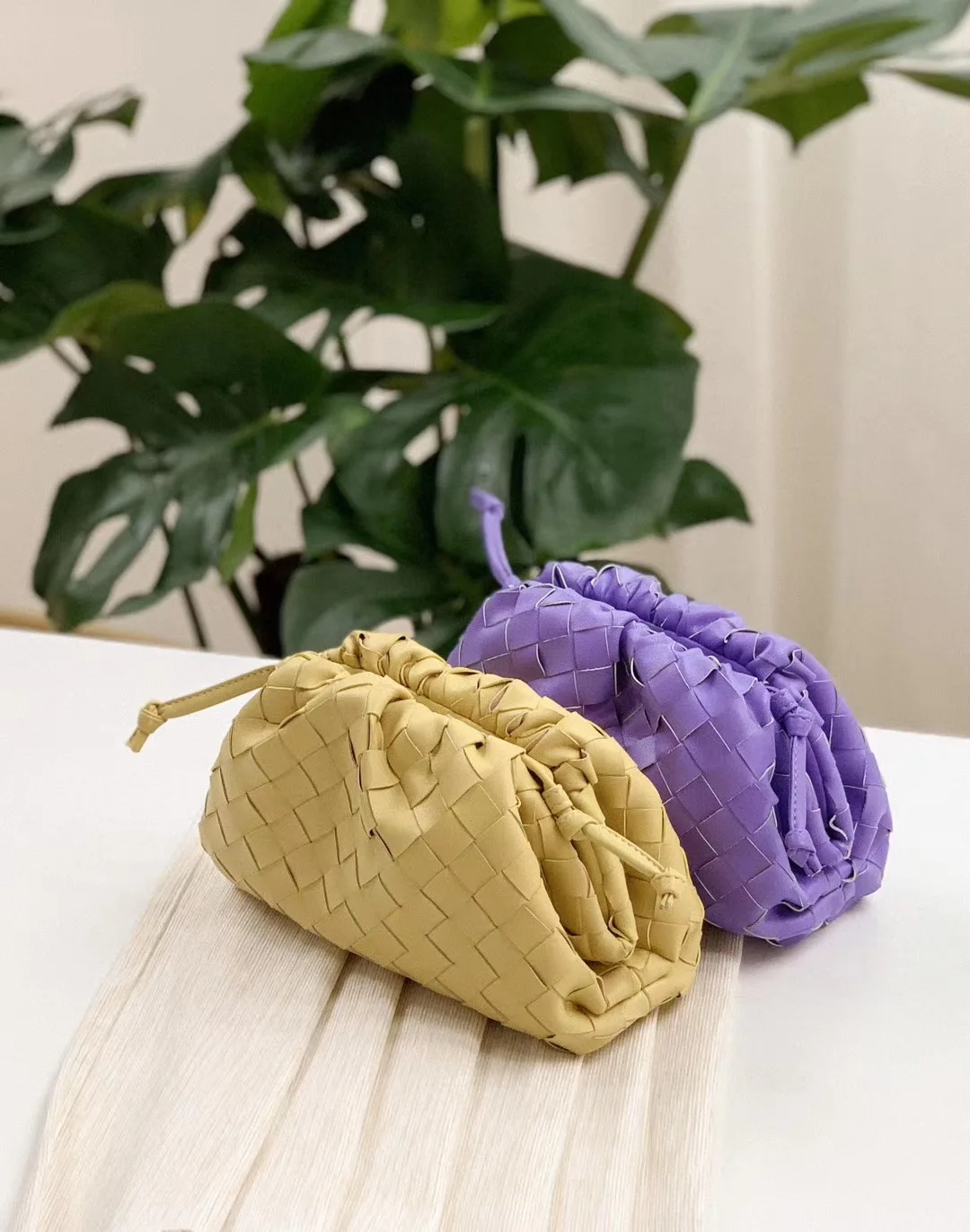 New Lady Genuine Cowhide Woven Colorful Soft Dumpling Handbag Women Solid Cow Leather Pleated Cloud Shoulder Bag Crossbody Purse
New Lady Genuine Cowhide Woven Colorful Soft Dumpling Handbag Women Solid Cow Leather Pleated Cloud Shoulder Bag Crossbody Purse