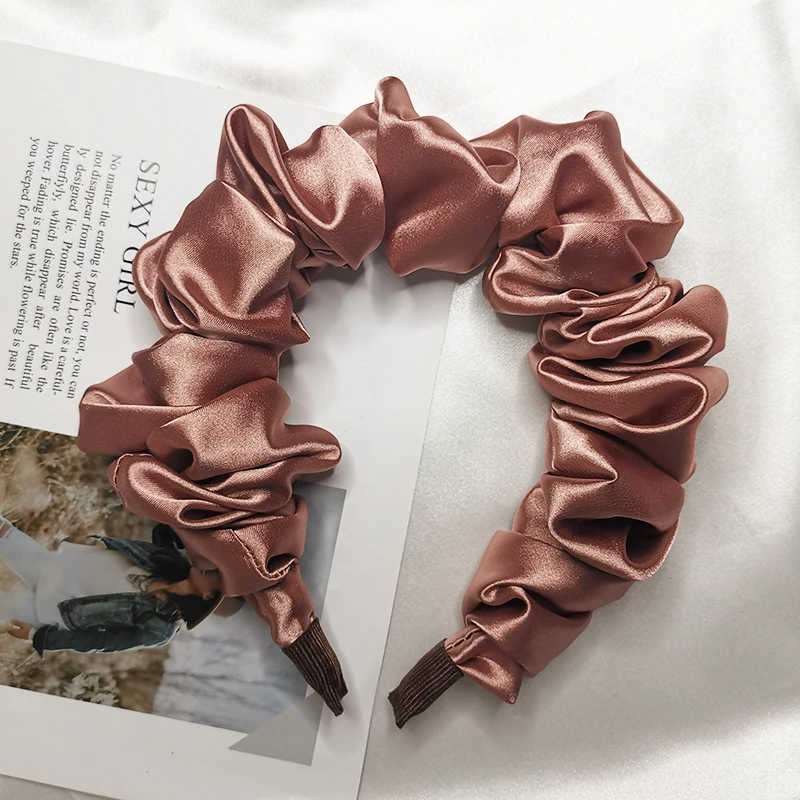 Solid Color Slik Padded Pleated Hairband for Women Fashion Scrunchy Headband Retro Hair Loop Female Hair Accessories
Solid Color Slik Padded Pleated Hairband for Women Fashion Scrunchy Headband Retro Hair Loop Female Hair Accessories