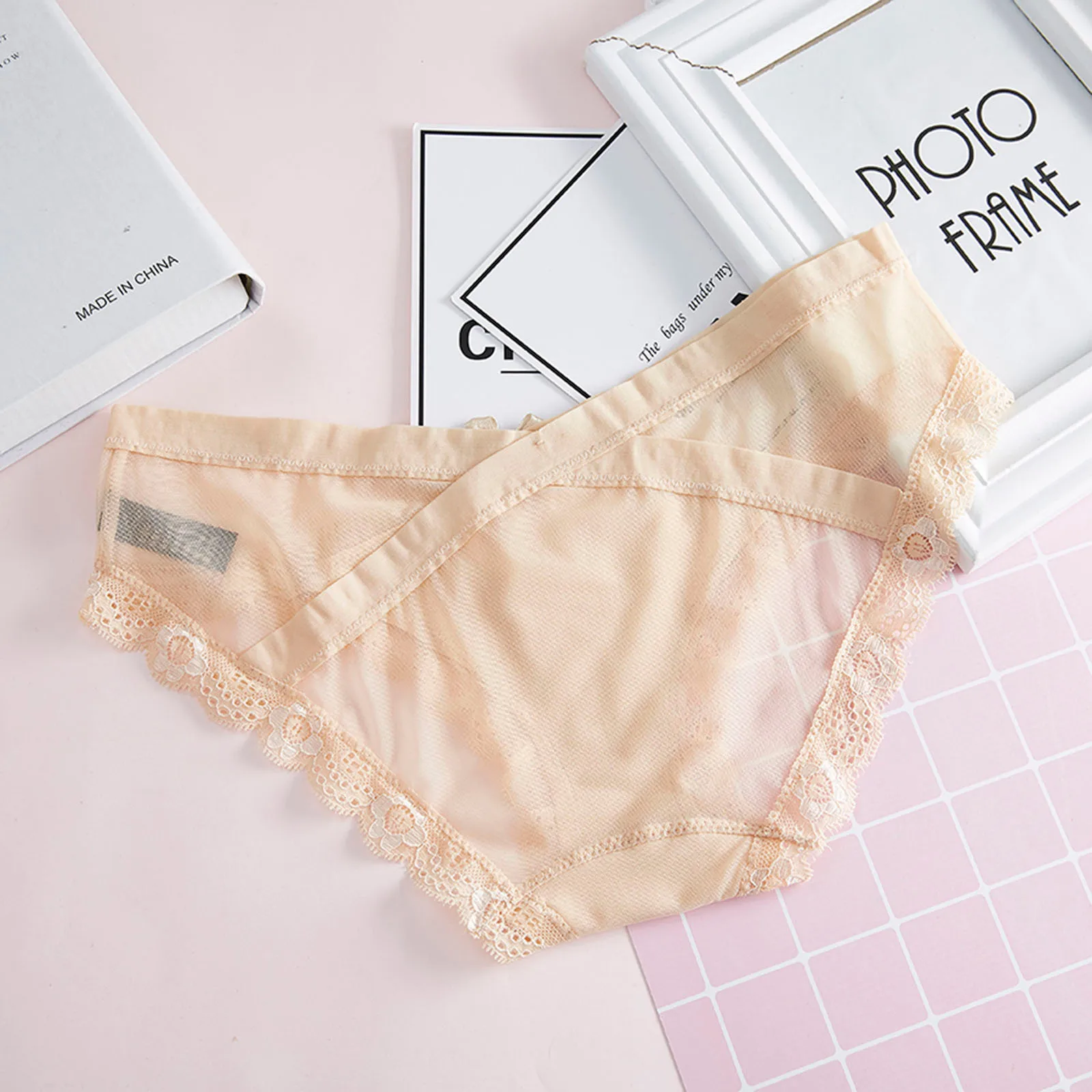 Women Sexy Lace Lingerie Temptation Low-waist Panties Female Transparent Briefs Sweet Girls Mesh Underpants Plus Size M-2XL
Women Sexy Lace Lingerie Temptation Low-waist Panties Female Transparent Briefs Sweet Girls Mesh Underpants Plus Size M-2XL