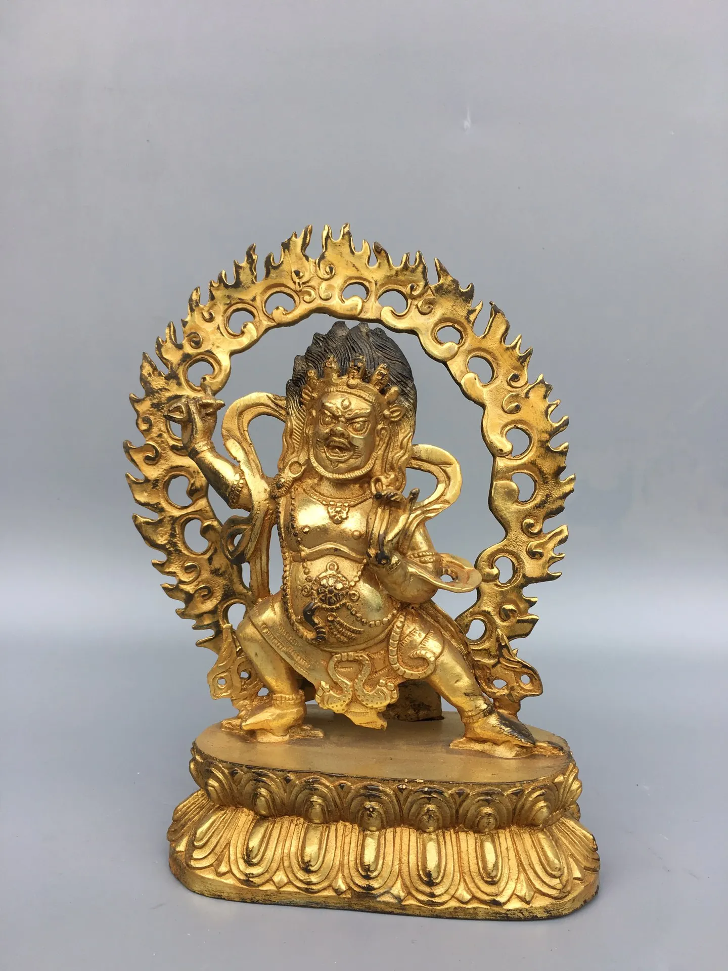 9"Tibet temple Old Bronze Gilt Vajra Bodhisattva Back light Sitting Buddha Enshrine the Buddha
9"Tibet temple Old Bronze Gilt Vajra Bodhisattva Back light Sitting Buddha Enshrine the Buddha