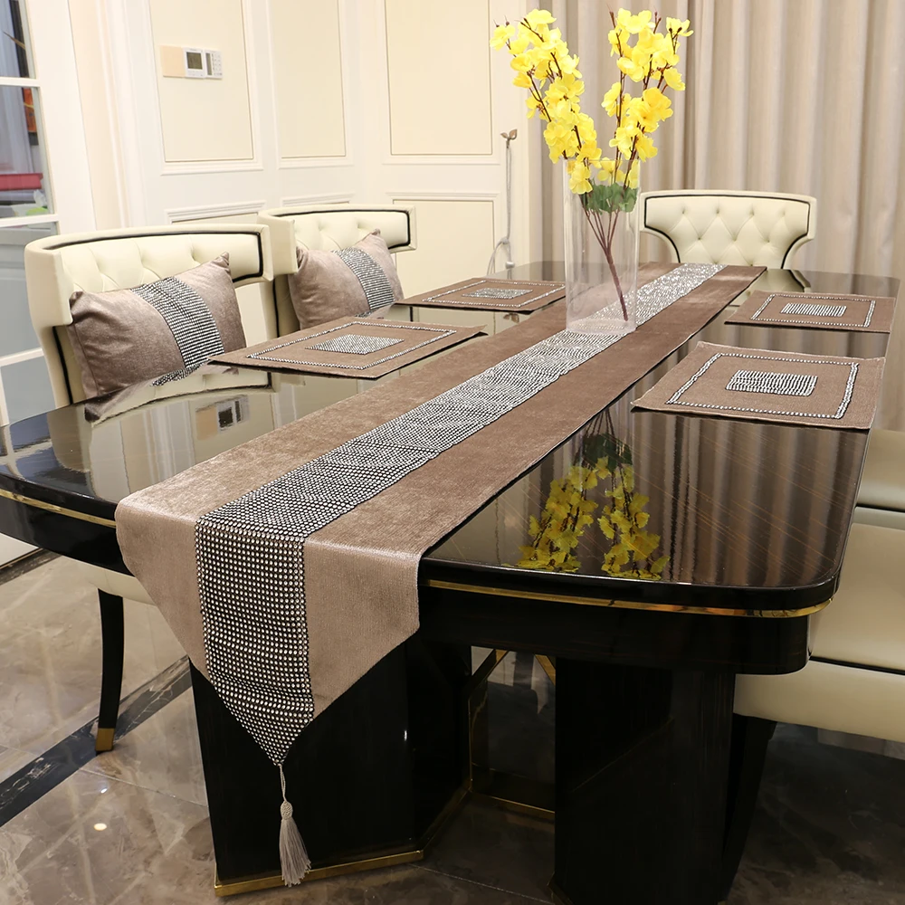 Luxury Table Runner Tasseled Flannel Table Runner Wedding Party Supplies Pillowcase Napkin With Handmade Rhinestones European
Luxury Table Runner Tasseled Flannel Table Runner Wedding Party Supplies Pillowcase Napkin With Handmade Rhinestones European