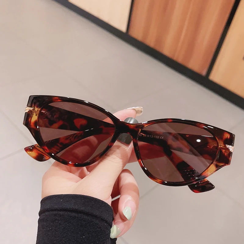 2021 New Fashion Small Cat Eye Sunglasses Women Brand Designer Vintage Colorful Sun Glasses Female Show Shades Men Punk Oculos
2021 New Fashion Small Cat Eye Sunglasses Women Brand Designer Vintage Colorful Sun Glasses Female Show Shades Men Punk Oculos