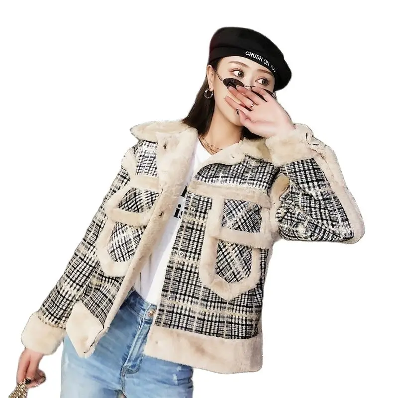 2021 Autumn Winter New Ladies Lamb Wool Coat Fur Integrated Plaid Jacket Women Plus Velvet Short Fur Collar Outwear Female Tops
2021 Autumn Winter New Ladies Lamb Wool Coat Fur Integrated Plaid Jacket Women Plus Velvet Short Fur Collar Outwear Female Tops