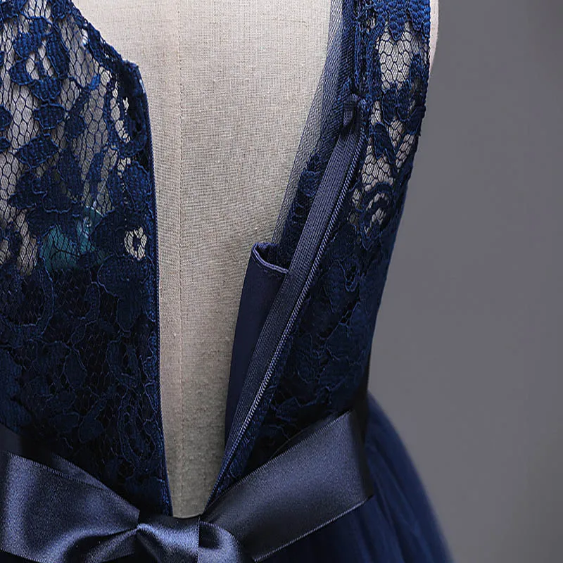 Flower Girls Dress Illusion Sleeveless Luxury Navy Blue Embroidery Tulle Lace O-Neck Floor-Length Kids Party Princess Gown F201
Flower Girls Dress Illusion Sleeveless Luxury Navy Blue Embroidery Tulle Lace O-Neck Floor-Length Kids Party Princess Gown F201