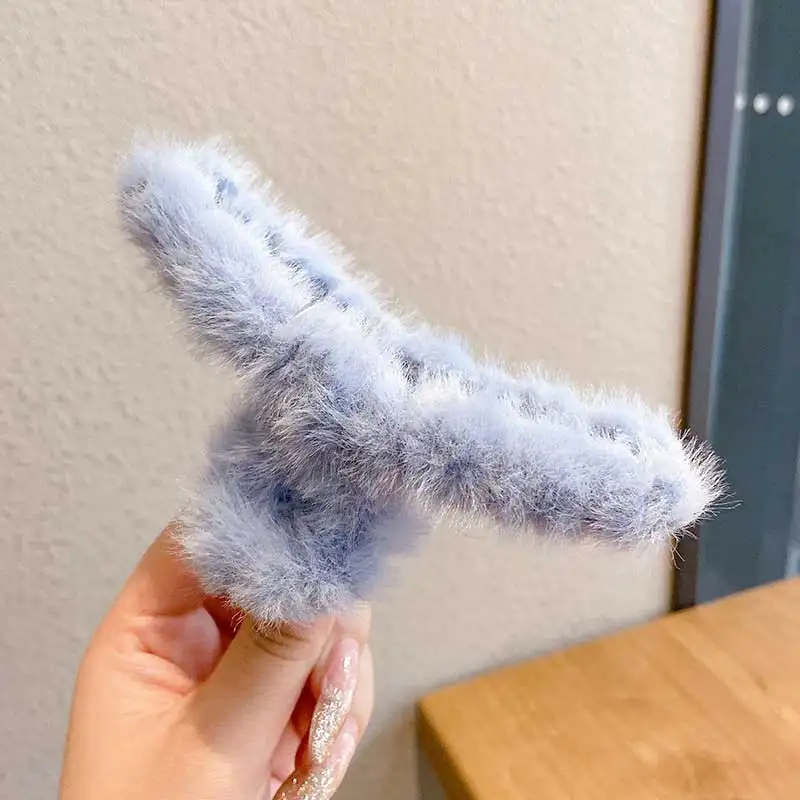 Autumn And Winter Plush Hairpin For Girls Korean Temperament Catch Clip South Korea Ins Back Head Shark Clip Headdress Women
Autumn And Winter Plush Hairpin For Girls Korean Temperament Catch Clip South Korea Ins Back Head Shark Clip Headdress Women