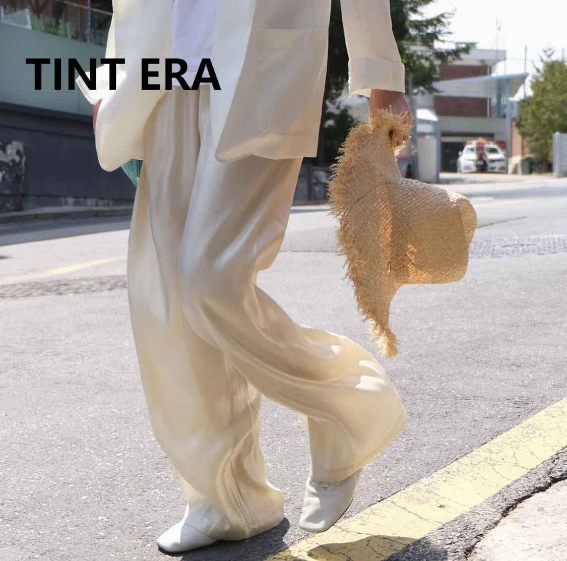 Корейский вариант, шелковая атласная драпировка TINT ERA, гладкие широкие брюки с высокой талией и высокой талией, свободные брюки для женщин Y2K
Корейский вариант, шелковая атласная драпировка TINT ERA, гладкие широкие брюки с высокой талией и высокой талией, свободные брюки для женщин Y2K
