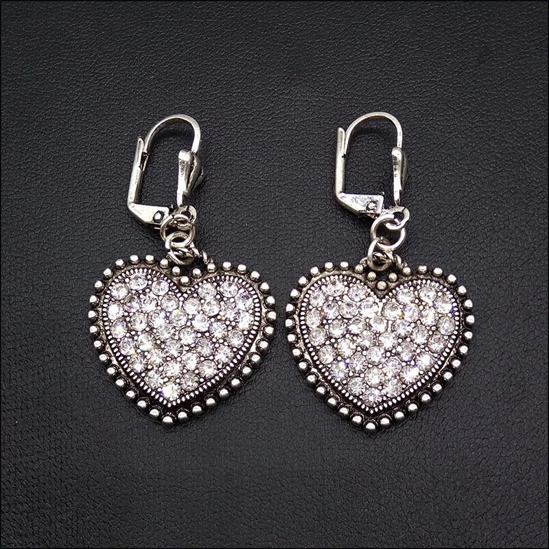 New Fashion Vintage Drop Earrings Transparent Rhinestone Heart Charm Earrings Women Wedding Party Statement Earrings Jewelry
New Fashion Vintage Drop Earrings Transparent Rhinestone Heart Charm Earrings Women Wedding Party Statement Earrings Jewelry